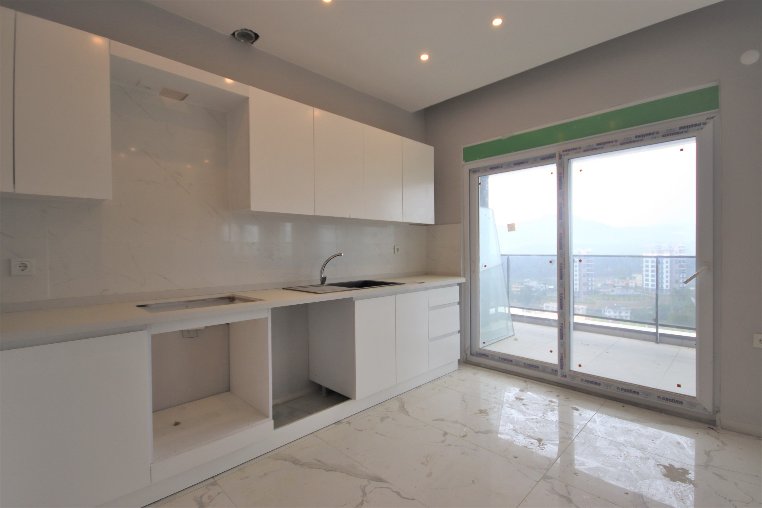 Купить квартиру в Турции у моря 2+1 (76,5 м2) на прозрачном пляже Авсаллара